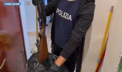 In casa armi e "il miele dello sballo": 35enne arrestato armi